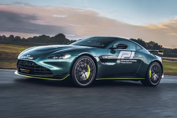 Aston Martin Vantage F1 Edition en piste