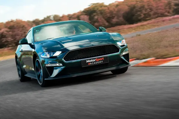 Ford Mustang Bullitt en piste